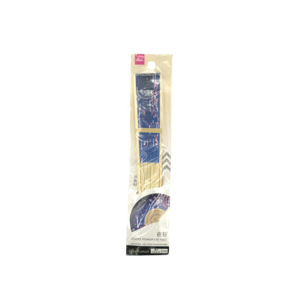 confezione ventaglio giapponese con sakura su sfondo notturno
