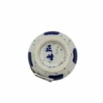 set da sake con bottiglina e bicchieri blu e oro dettaglio bicchiere