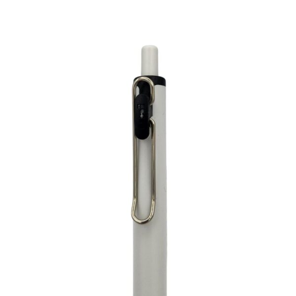 uni-ball one penna gel a inchiostro nero con punta 0,38mm bianca dettaglio clip